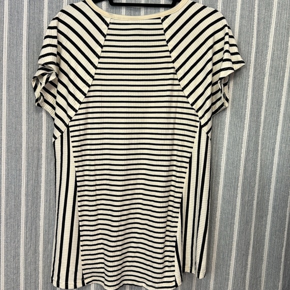 Ladies short sleeve top - Picture 2 of 3